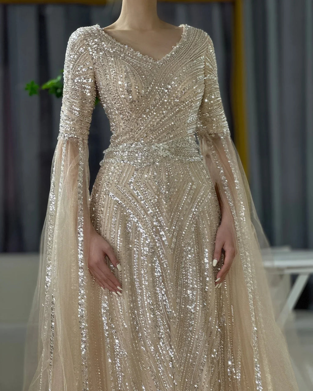 Vestido de noche árabe saudí de corte A color caramelo con cuentas y mangas tipo capa para bodas (LA72798) 