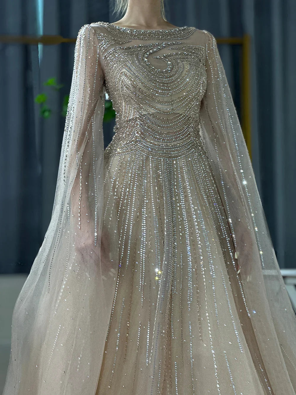 Vestidos de noche árabes color caramelo saudí con mangas tipo capa, corte en A y cuentas para bodas 2025 LA72799 
