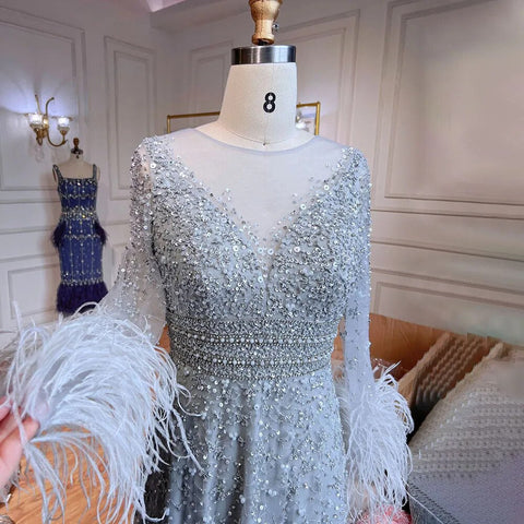 Elegantes vestidos de noche de manga larga con plumas color champán LA71654