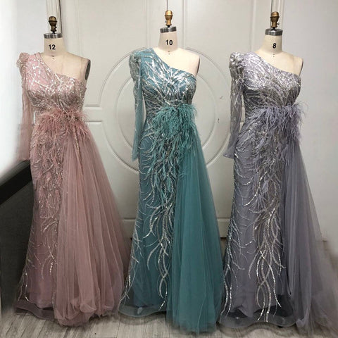 Elegante vestido de noche de sirena gris con falda de un solo hombro y plumas y cuentas para mujer, para fiesta 2025 LA71789