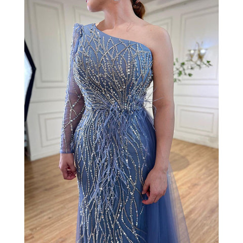 Elegante vestido de noche de sirena gris con falda de un solo hombro y plumas y cuentas para mujer, para fiesta 2025 LA71789
