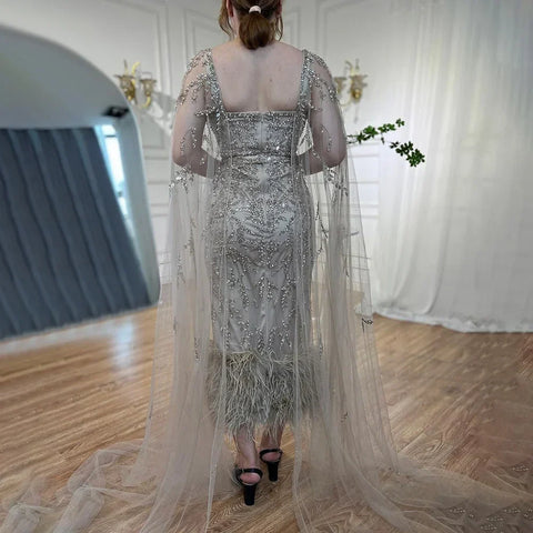 Robe de soirée de luxe lilas sirène longueur cheville, plumes et perles, avec cape LA71841 