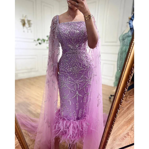 Robe de soirée de luxe lilas sirène longueur cheville, plumes et perles, avec cape LA71841 