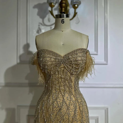 Vestido de noche de sirena con cuentas color piel y detalle de plumas para ocasiones formales 2025 LA72818 