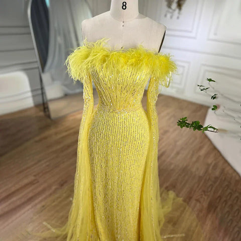 Vestido de noche de sirena amarillo con mangas estilo capa rosa, de lujo, con cuentas y plumas, para mujer, para fiesta de bodas 2025 LA72169A 