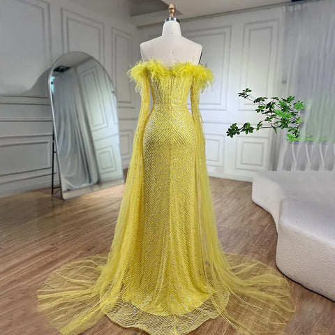 Vestido de noche de sirena amarillo con mangas estilo capa rosa, de lujo, con cuentas y plumas, para mujer, para fiesta de bodas 2025 LA72169A 