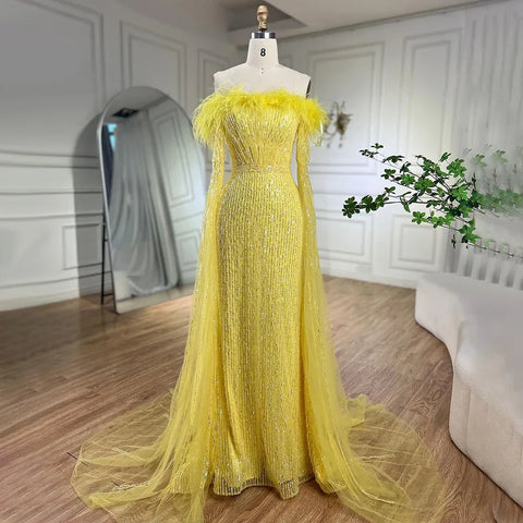 Vestido de noche de sirena amarillo con mangas estilo capa rosa, de lujo, con cuentas y plumas, para mujer, para fiesta de bodas 2025 LA72169A 