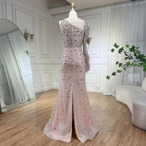 Vestido de noche elegante de sirena rosa con falda de plumas y cuentas de cristal para dama de honor, vestido de fiesta de boda 2025 LA72377 