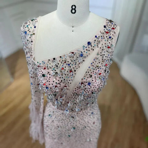 Vestido de noche elegante de sirena rosa con falda de plumas y cuentas de cristal para dama de honor, vestido de fiesta de boda 2025 LA72377 