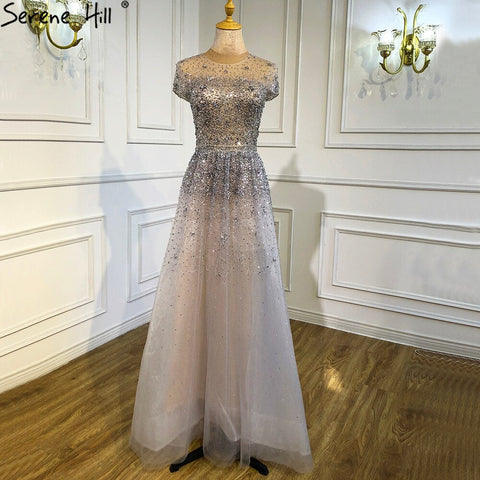 Vestido de noche de tul plateado estilo A, corte en A, estilo Dubái, manga corta, con pedrería, diseño LA70715 