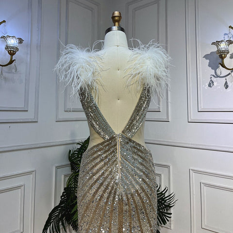 Vestido de noche plateado sexy de corte sirena profundo con abertura alta y plumas de lujo para mujer, fiesta de bodas 2025 LA72011 