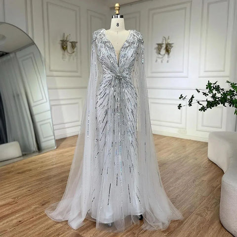 Vestido de noche sirena turquesa con cuentas y capa LA72168A