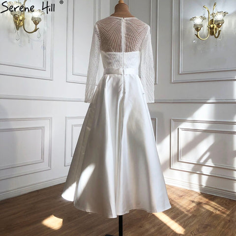 Vestidos de cóctel blancos de satén, corte A, sexys, 2025, mangas largas, brillo, hasta la rodilla, vestidos de fiesta LA70922 