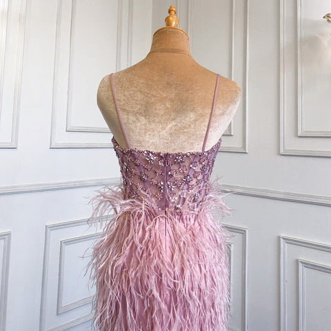 Vestido de noche de lujo blanco elegante con escote sirena, tirantes finos y plumas abiertas, LA71685 