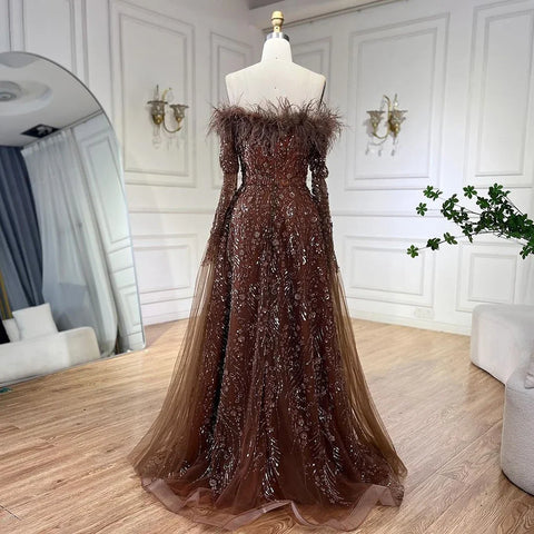 Robe de soirée marron à épaules dénudées et manches cape LA72401