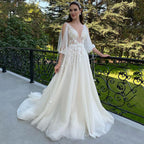 Robe de mariée sexy à décolleté plongeant en V, coupe trapèze, manches 3/4, dos nu, tulle et dentelle appliqués, style bohème, sur mesure