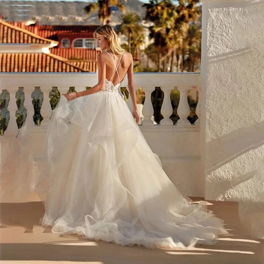 Robes de mariée sexy à décolleté en V ornées d'appliques en dentelle, robes de bal exquises en tulle à volants et coupe trapèze pour femme, robes de mariée formelles pour une soirée à la plage