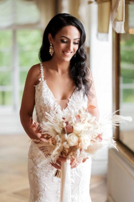 Robe de mariée sirène longue et sexy sans manches à col en V et dentelle