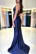 Vestido de fiesta largo, sexy, azul marino, corte sirena, escote en V, tirantes finos, encaje y abertura.