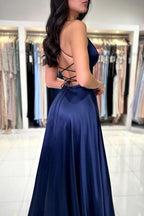 Robe de bal sexy longue et simple bleu marine à bretelles spaghetti avec fente