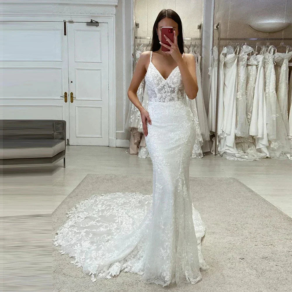 Vestidos de novia de sirena con hombros descubiertos, escote en V, sin mangas, con apliques, espalda descubierta y encaje encantador. 