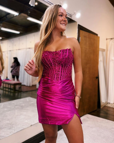 Vestido corto y sexy azul marino con hombros descubiertos, lentejuelas y cordones para baile de bienvenida