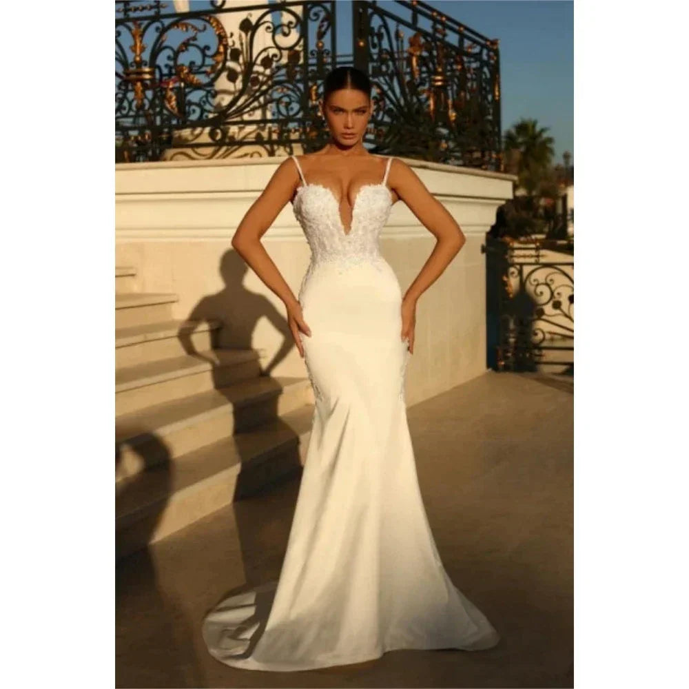 Vestidos de novia sexys con tirantes finos, apliques sexys, escote en V profundo, cola de barrido, estilo sirena, ideales para fiestas formales en la playa o como vestidos de novia. 