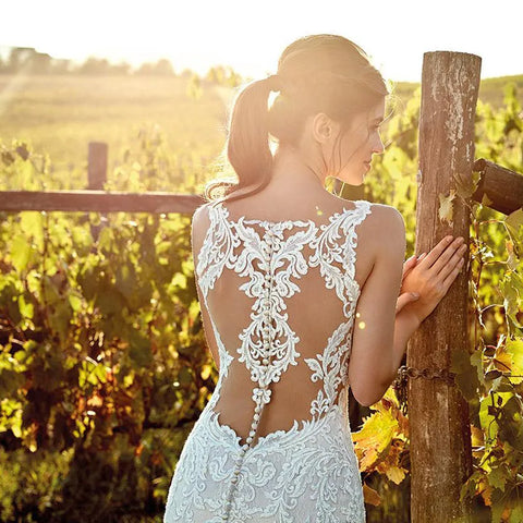 Vestido de novia sirena sexy con escote en V, encaje, estilo boho, sin mangas, botones personalizados, pliegues, espalda ilusión, 2023