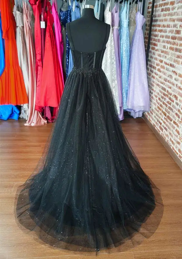 Vestido de fiesta árabe negro de corte A, escote corazón, tirantes finos, tul con purpurina y apliques, modelo LA72689 (2025) 