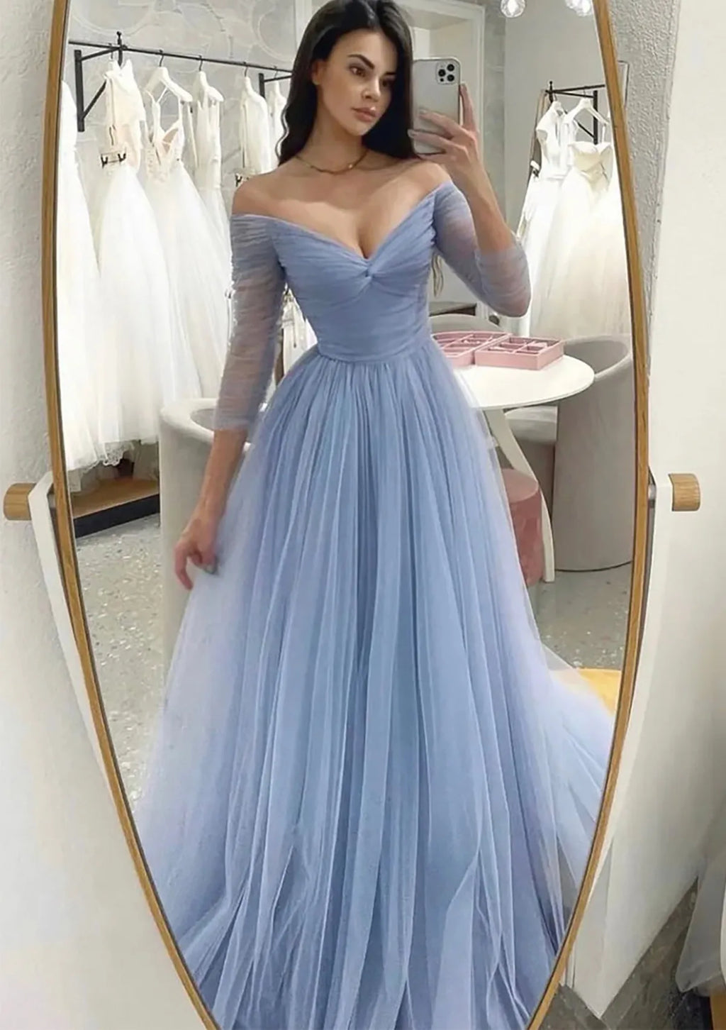 Vestido de fiesta de tul azul árabe corte A con hombros descubiertos y pliegues para mujer LA72690 (modelo 2025) 