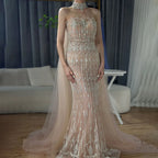 Vestido de noche de sirena con tirantes finos y cuentas color nude, con capa larga para ocasiones formales LA72711 