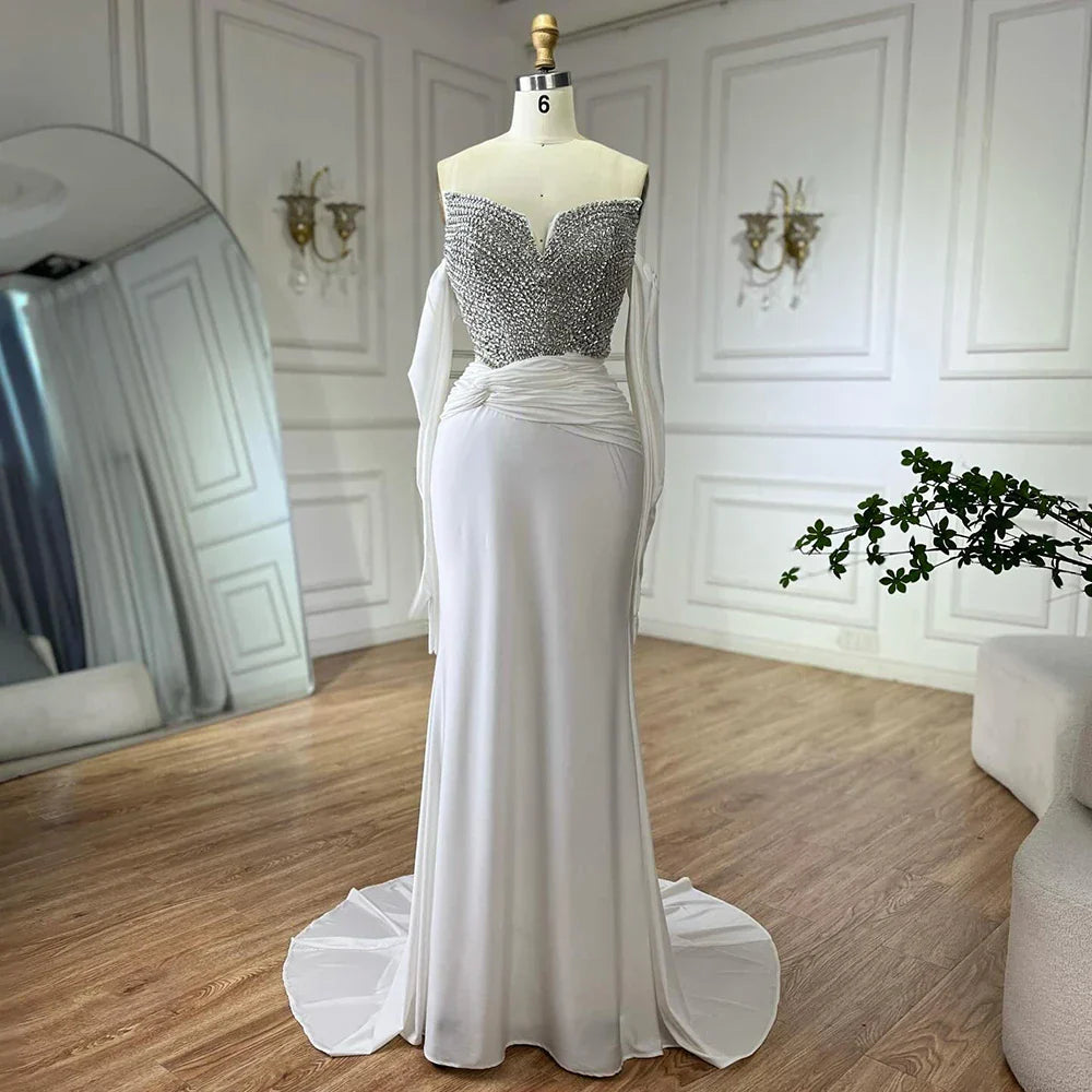 Vestido de noche árabe blanco elegante sin tirantes con bordado de cristales y guantes para ocasiones formales LA72758 (2025) 