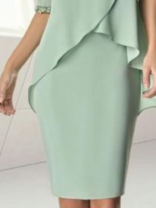 Vestidos de corte recto/columna para la madre de la novia, con cuello joya, largo hasta la rodilla, manga tres cuartos y drapeado con cuentas. 