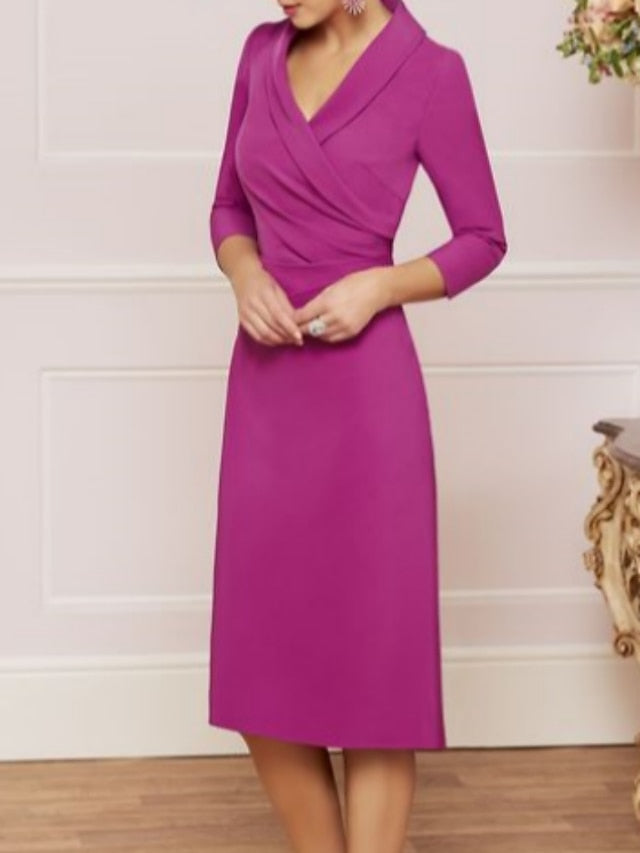 Robes fourreau/colonne à col en V et longueur genou pour la mère de la mariée 