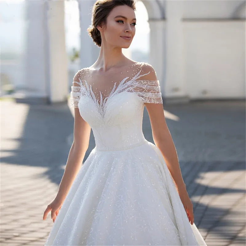 Vestido de novia brillante con hombros descubiertos 2023 para novia, elegante vestido de novia de encaje brillante corte A con pliegues ilusión 