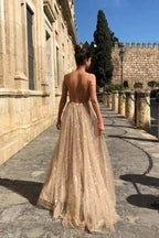 Robe de bal longue brillante à bretelles spaghetti, col en V et coupe trapèze, robe de soirée