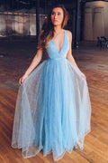 Vestido de fiesta largo de tul azul claro brillante con escote en V para adolescentes