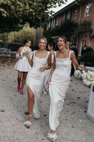 Vestidos largos de dama de honor de satén de seda con escote redondo y abertura.