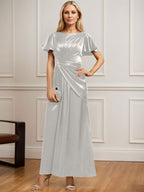 Robe de mère de la mariée en satin stretch, coupe trapèze, longueur cheville, décolleté rond et ornée de perles plissées 