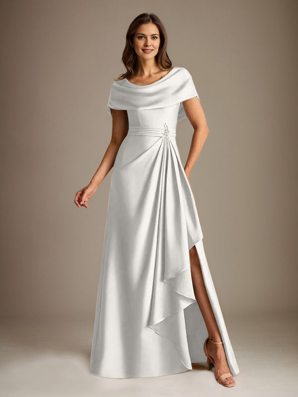 Robe de mariée trapèze en satin stretch, longue jusqu'au sol, avec décolleté rond et volants cascade, idéale pour la mère de la mariée. 