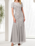 Robe longue bleue sirène à col rond ornée de perles, idéale pour la mère de la mariée
