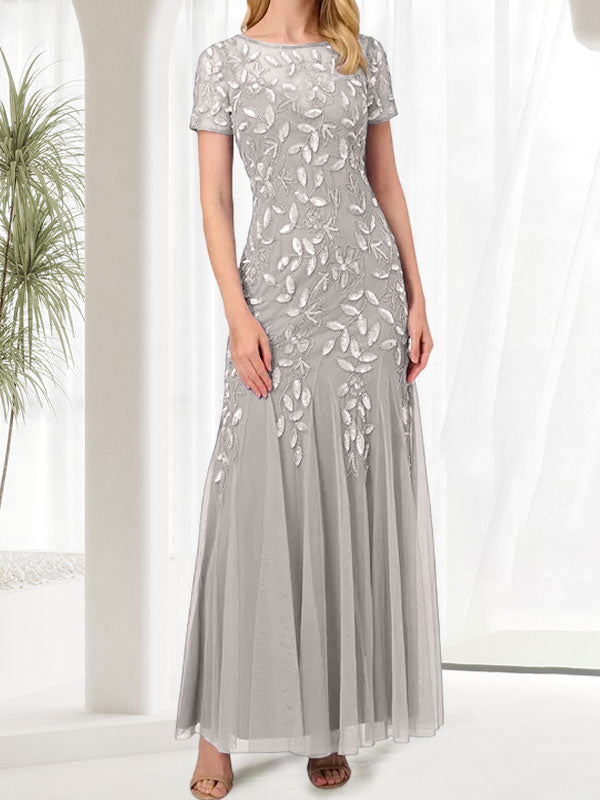 Robe longue bleue sirène à col rond ornée de perles, idéale pour la mère de la mariée