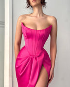 Vestido de fiesta largo, sencillo y sexy de satén fucsia sin mangas con abertura