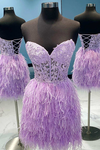 Robe de bal fourreau bustier cœur en dentelle et plumes
