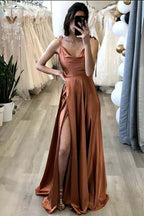 Vestido largo de fiesta sencillo de corte A con tirantes finos y abertura, estilo vestido de noche