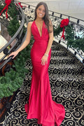 Vestidos de fiesta sencillos rojos de satén con escote halter y espalda descubierta, estilo sirena.