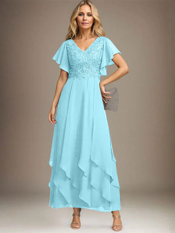 Vestido de novia de corte línea A, escote en V, largo hasta el tobillo, de gasa de encaje con volantes en cascada. 