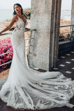 Vestido de novia de tul sin mangas, escote en V y encaje, hasta el suelo.