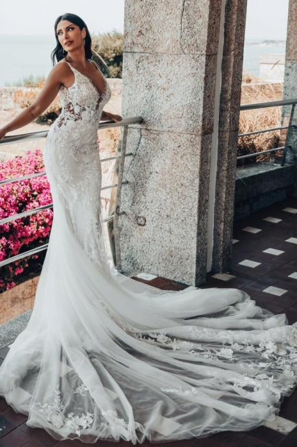 Vestido de novia de tul sin mangas, escote en V y encaje, hasta el suelo.