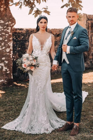 Vestido de novia de tul sin mangas, escote en V y encaje, hasta el suelo.
